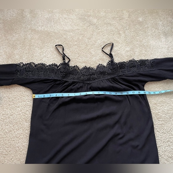 Daytrip Black Crochet Trim Cold Shoulder Shirt - Size: XS - Picture 7 of 9